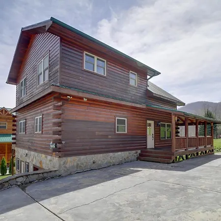 Maggie Valley Cabin With Private Hot Tub And Game Room